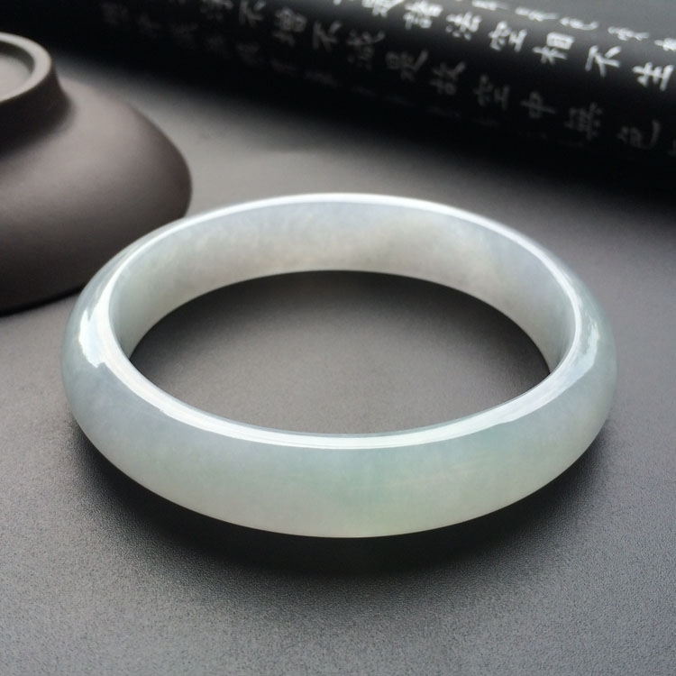 （超值推荐）糯冰种淡晴水贵妃镯（57mm-50mm）
