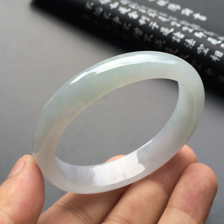 （超值推荐）糯冰种淡晴水贵妃镯（57mm-50mm）