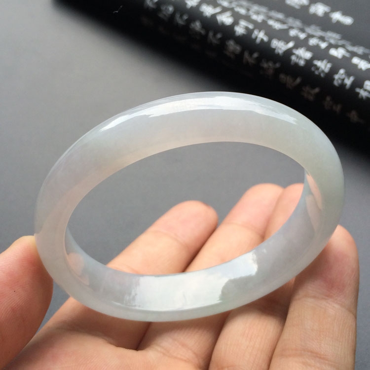（超值推荐）糯冰种淡晴水贵妃镯（57mm-50mm）