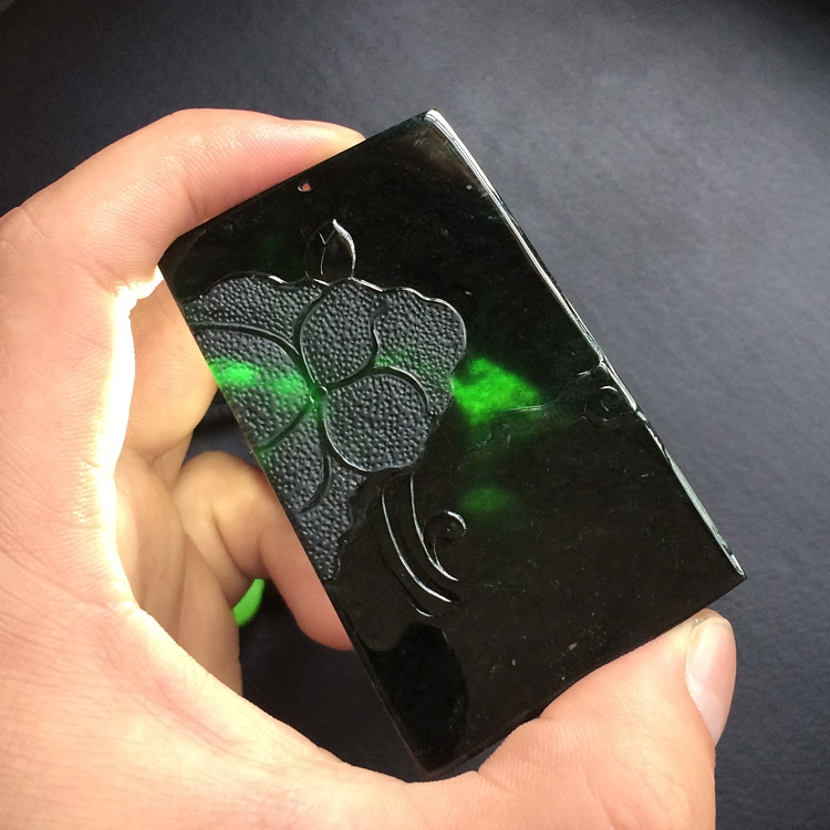 冰种墨翠龙牌挂件