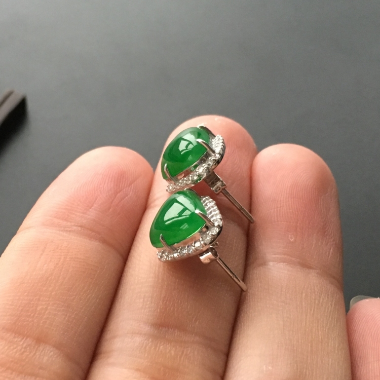 (超值推荐)冰种阳绿镶白金钻石水滴胸坠