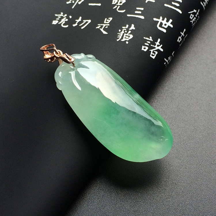 冰种飘翠福瓜挂件