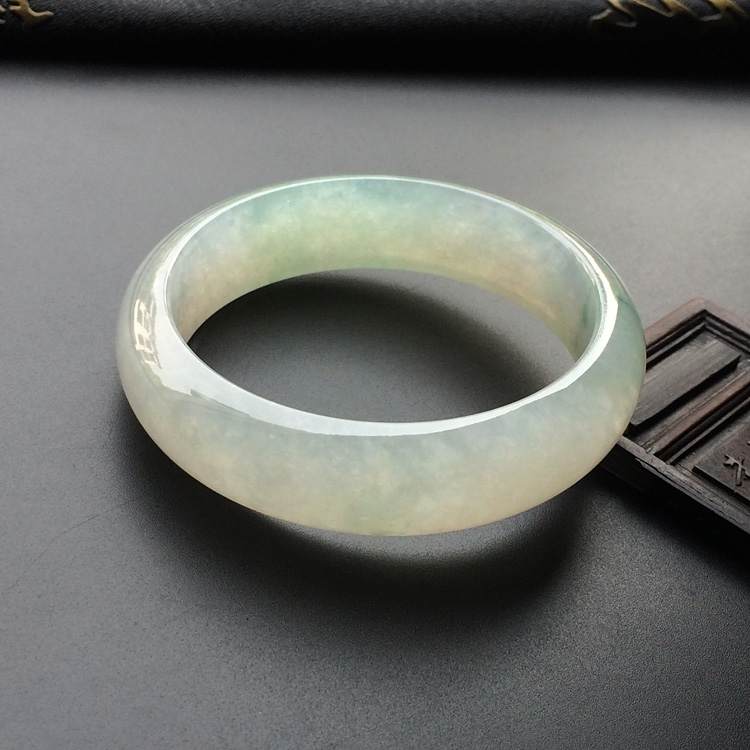 (超值推荐)冰种淡晴水手镯(57mm)