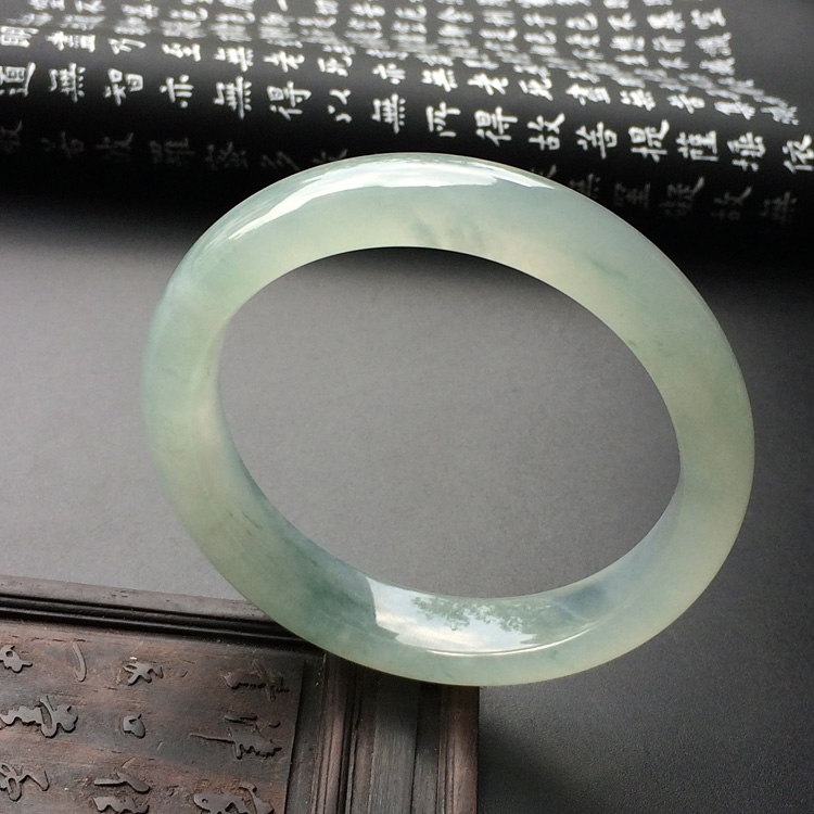 (超值推荐)冰种淡晴水略飘花手镯(56.1mm)