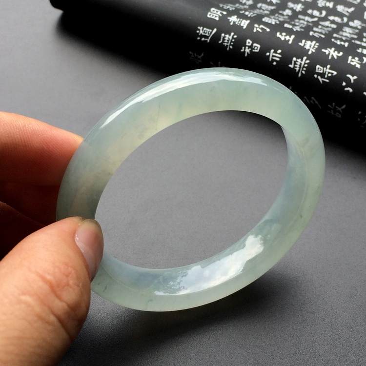 (超值推荐)冰种淡晴水略飘花手镯(56.1mm)