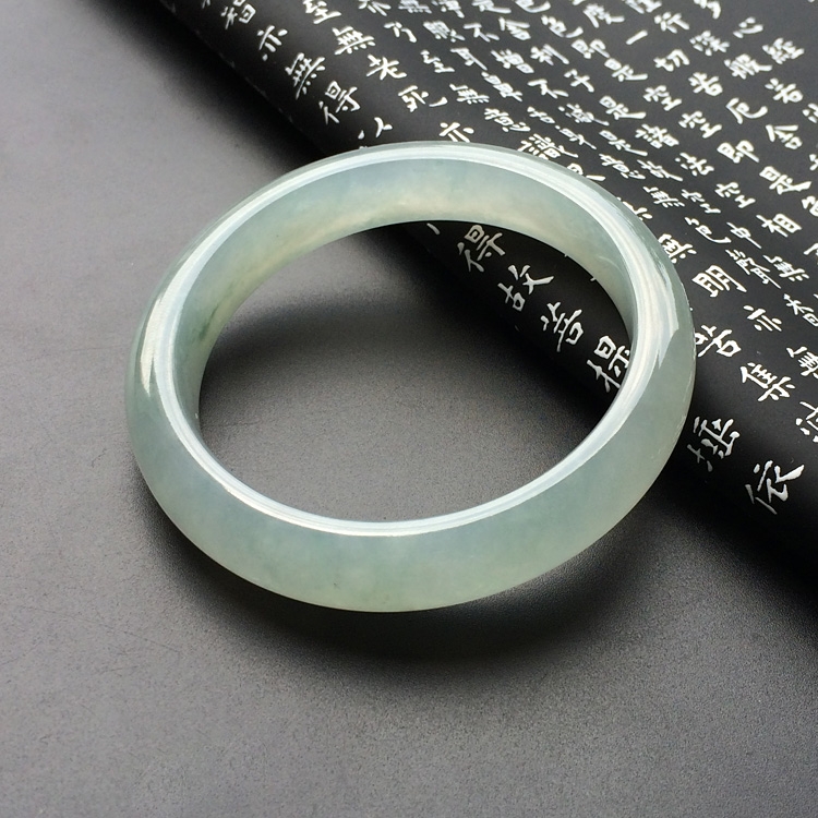 (超值推荐)冰种淡晴水略飘花手镯(56.1mm)