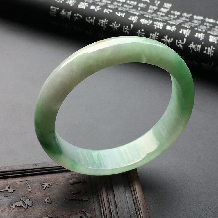 (超值推荐)糯冰种飘花手镯(56.2mm)