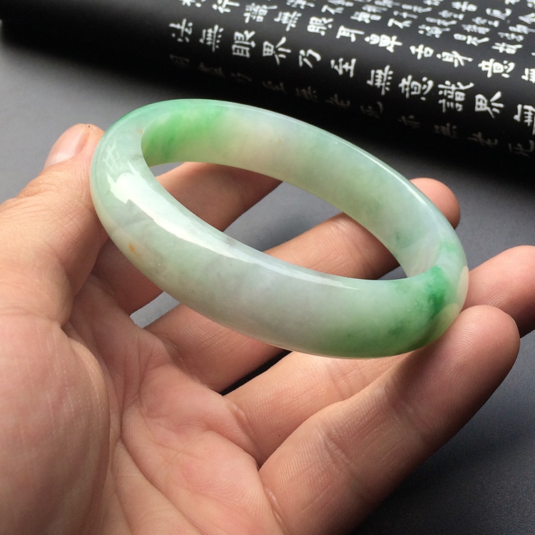 (超值推荐)糯冰种飘花手镯(56.2mm)