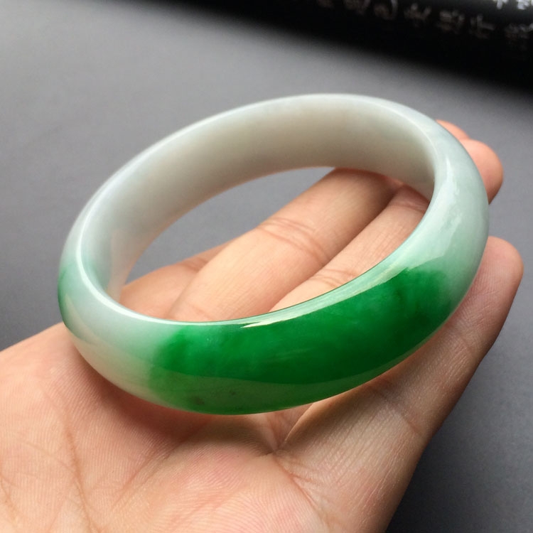 (超值推荐)糯冰种阳绿手镯(58.2mm)