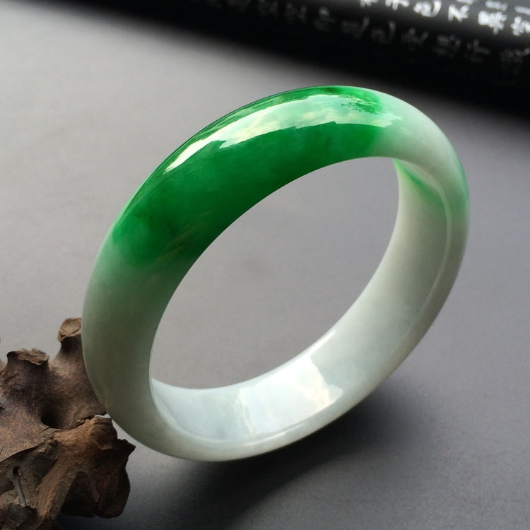 (超值推荐)糯冰种阳绿手镯(58.2mm)