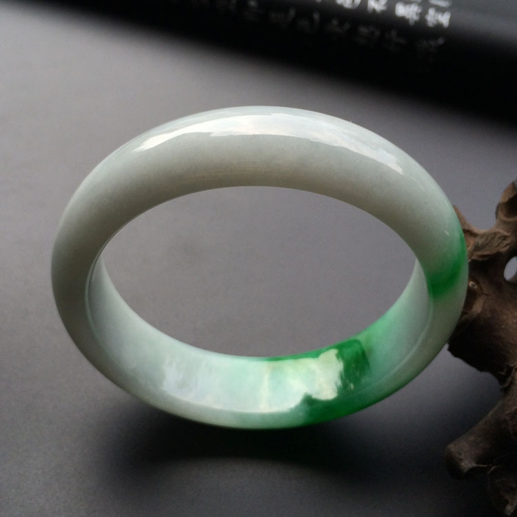 (超值推荐)糯冰种阳绿手镯(58.2mm)