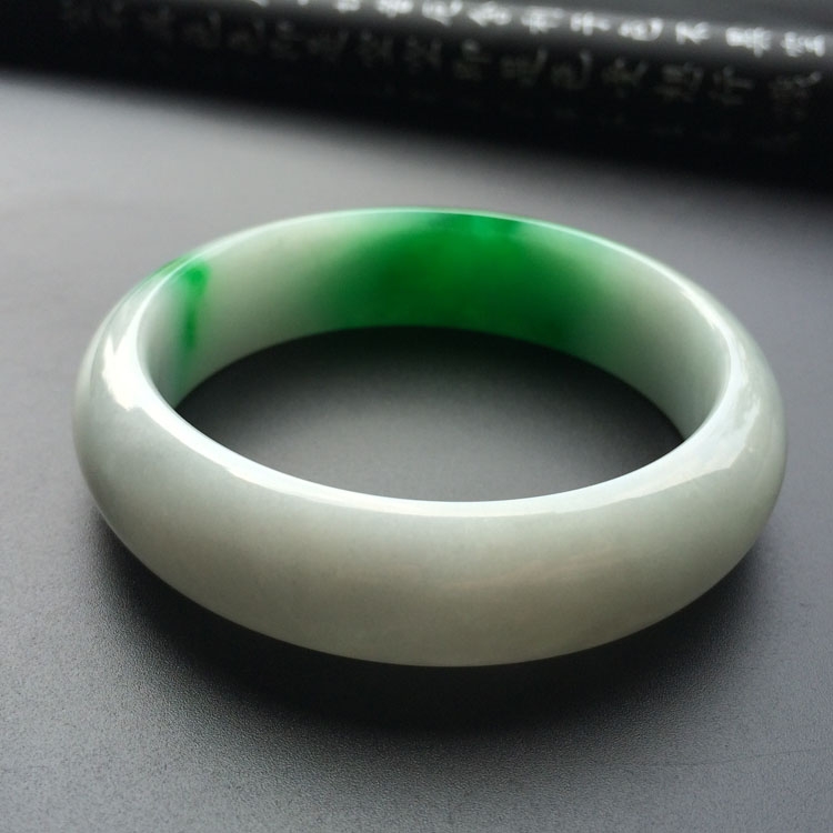 (超值推荐)糯冰种阳绿手镯(58.2mm)