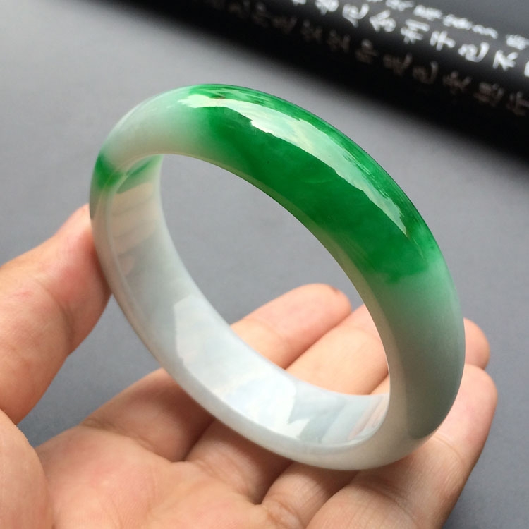 (超值推荐)糯冰种阳绿手镯(58.2mm)