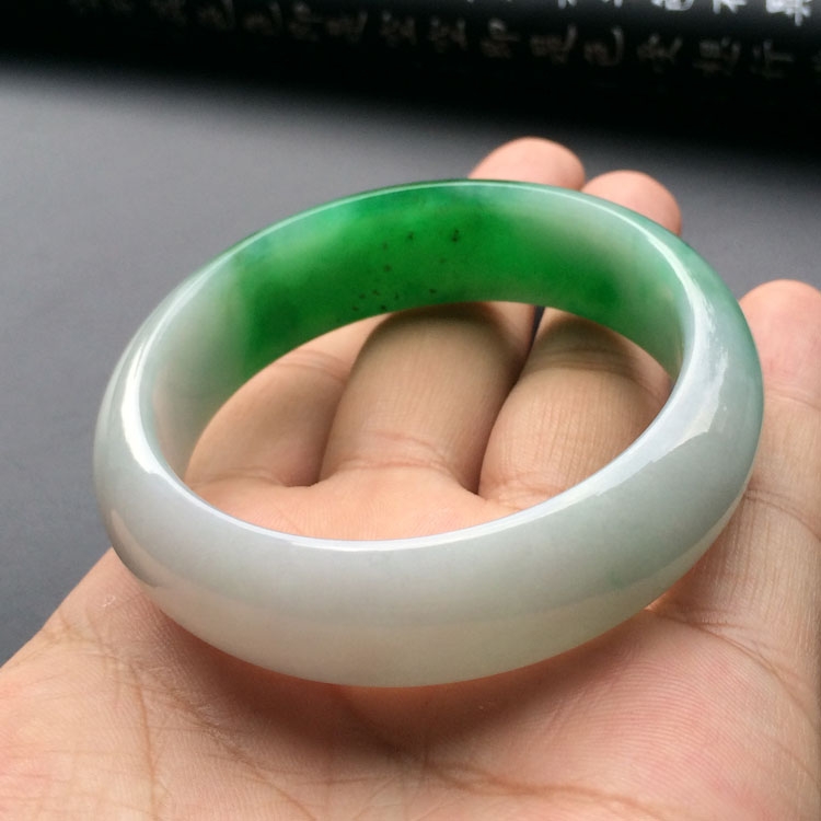 (超值推荐)糯冰种阳绿手镯(54.5mm)