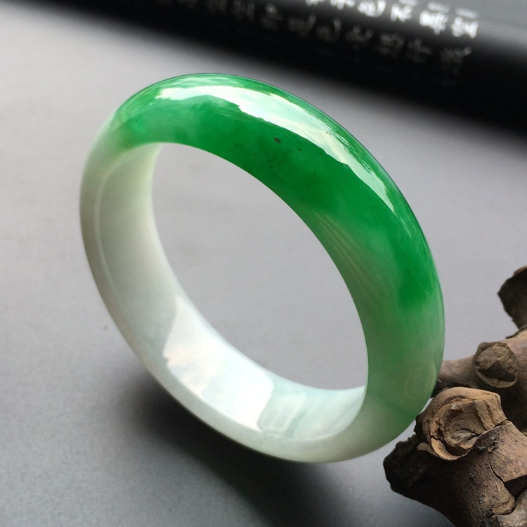 (超值推荐)糯冰种阳绿手镯(54.5mm)