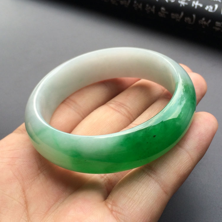(超值推荐)糯冰种阳绿手镯(54.5mm)