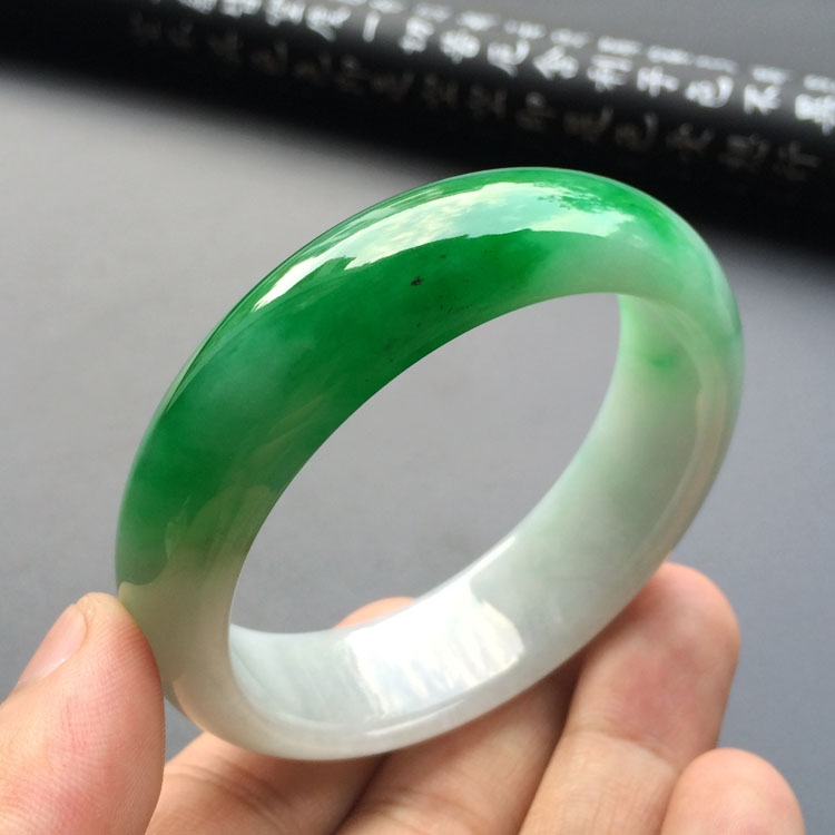 (超值推荐)糯冰种阳绿手镯(54.5mm)