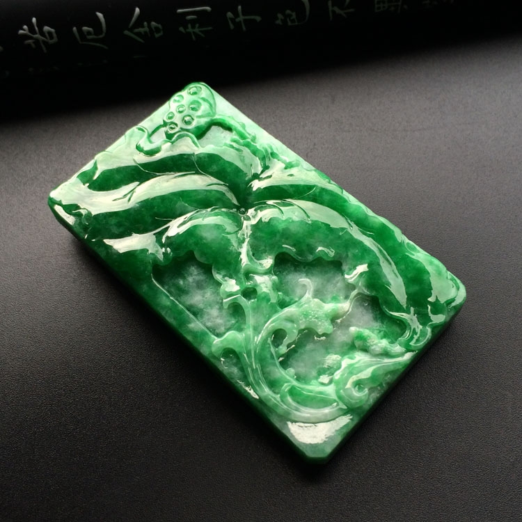 (超值推荐)糯冰种阳绿龙牌挂件