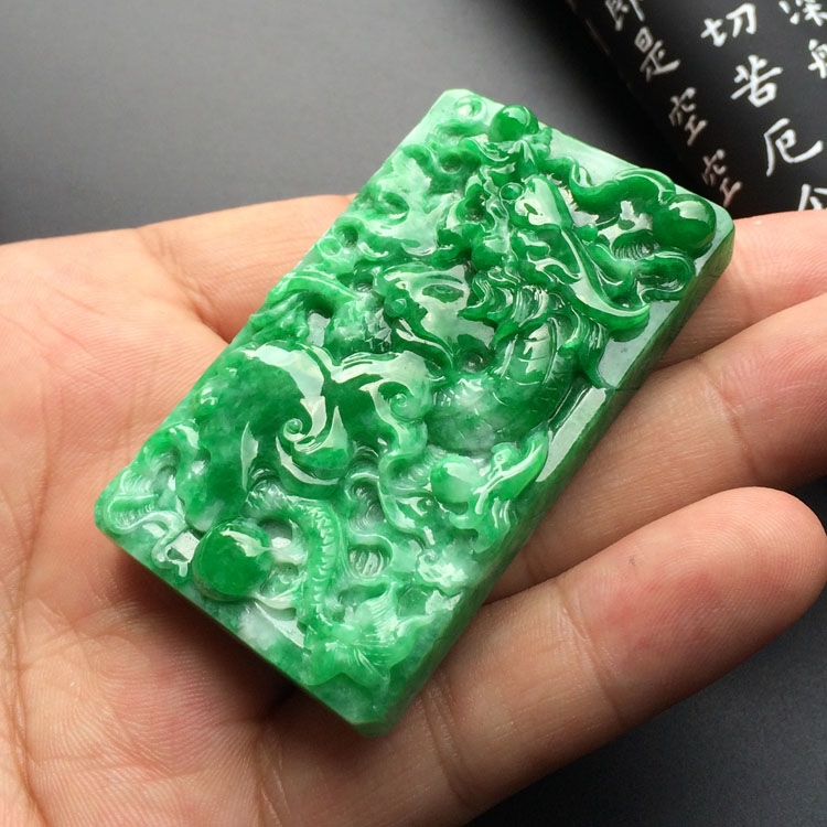 (超值推荐)糯冰种阳绿龙牌挂件
