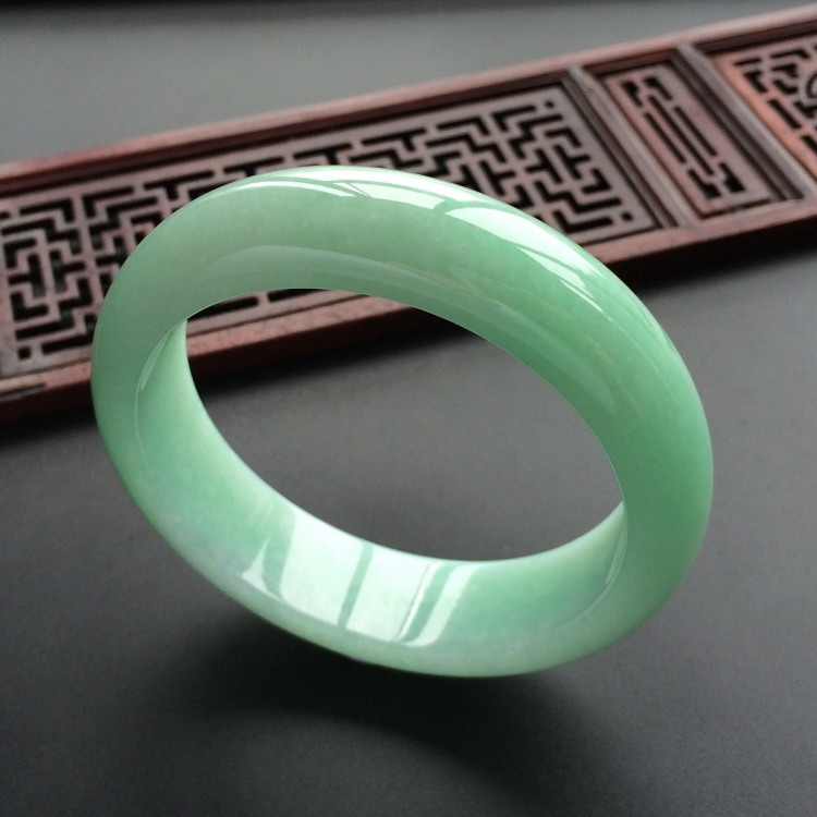 (超值推荐)糯冰种豆色手镯(57.3mm)