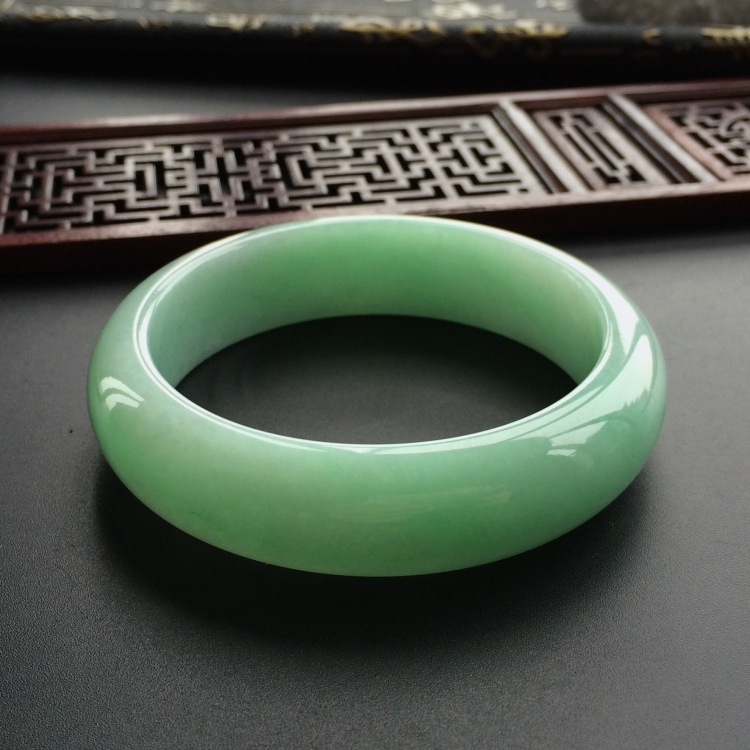 (超值推荐)糯冰种豆色手镯(57.3mm)