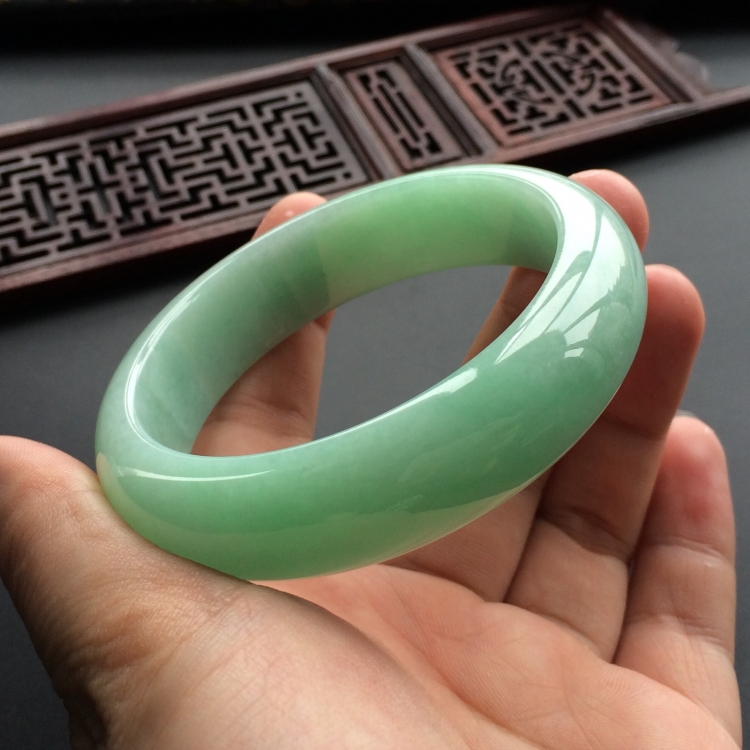 (超值推荐)糯冰种豆色手镯(57.3mm)