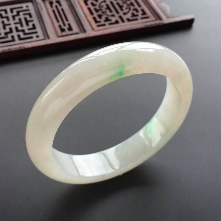 (超值推荐)糯冰种飘翠手镯(55.6mm)