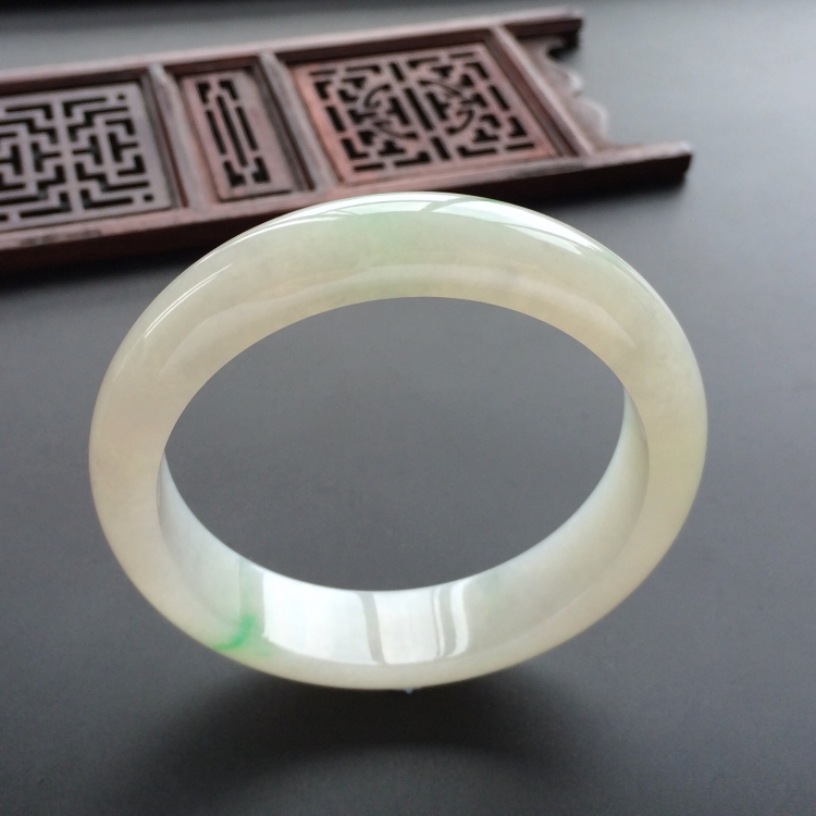 (超值推荐)糯冰种飘翠手镯(55.6mm)