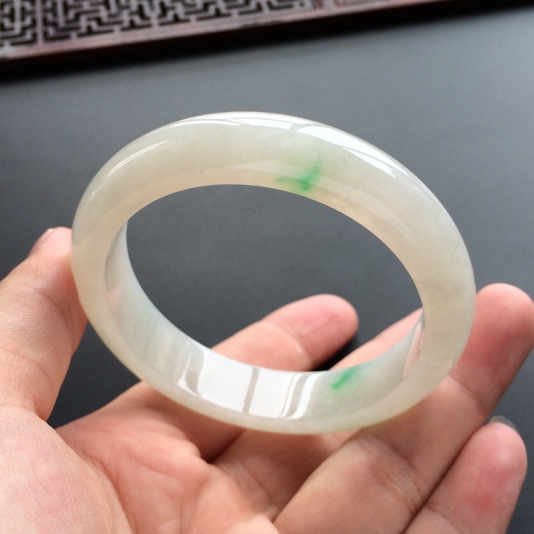 (超值推荐)糯冰种飘翠手镯(55.6mm)