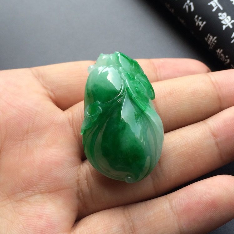 (超值推荐)糯冰种阳绿玉兰花挂件