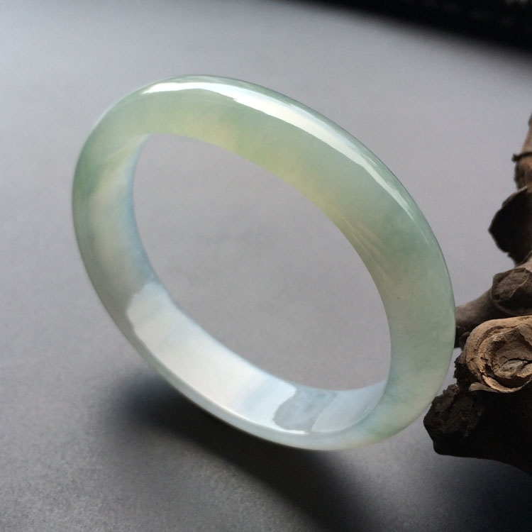 (超值推荐)糯冰种晴水贵妃手镯(54.8mm-47mm)