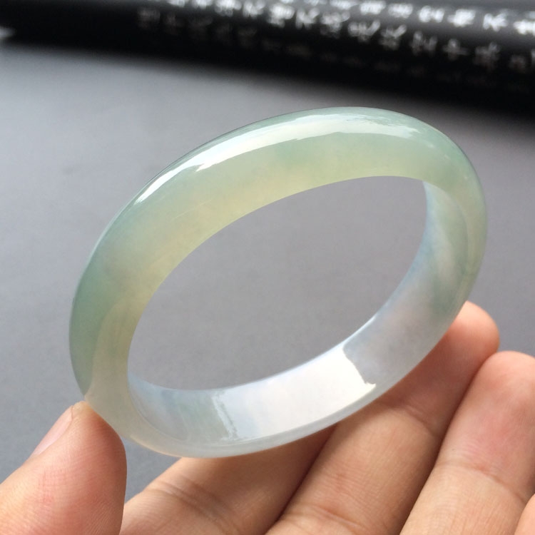 (超值推荐)糯冰种晴水贵妃手镯(54.8mm-47mm)