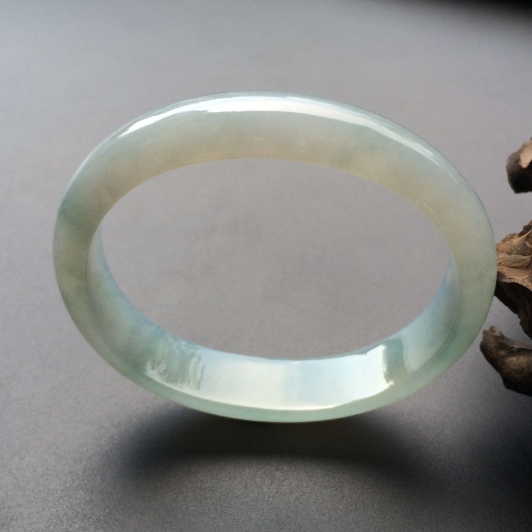 (超值推荐)糯冰种晴水贵妃手镯(54.8mm-47mm)