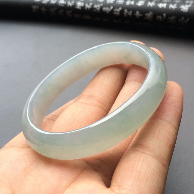 (超值推荐)糯冰种晴水贵妃手镯(54.8mm-47mm)