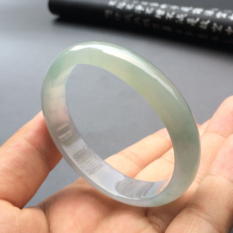 (超值推荐)糯冰种晴水贵妃手镯(54.8mm-47mm)