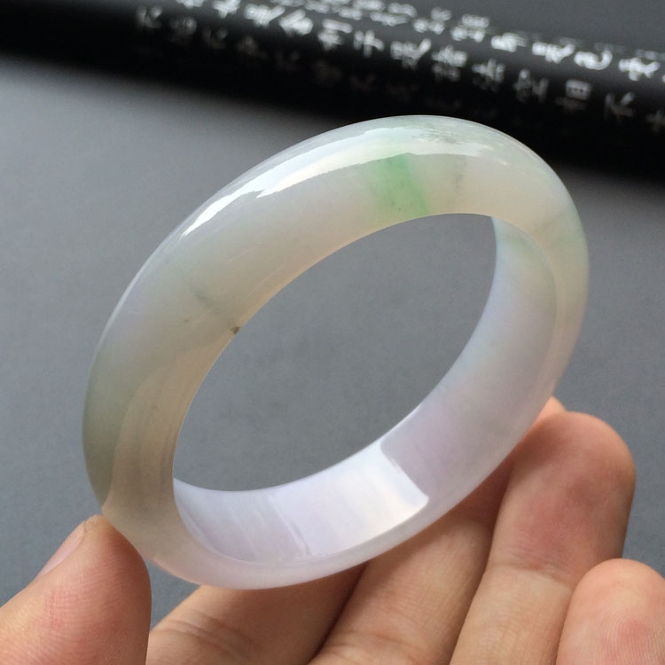 (超值推荐)糯冰种淡春带彩手镯(52.3mm)