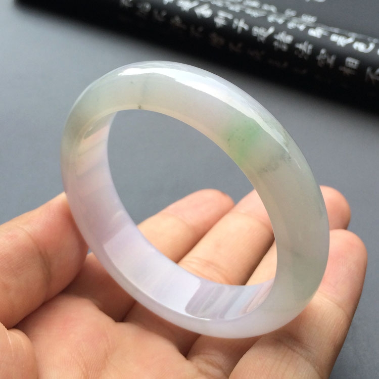 (超值推荐)糯冰种淡春带彩手镯(52.3mm)