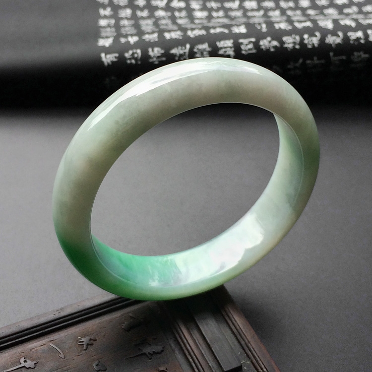 (超值推荐)糯冰种飘翠手镯(57.2mm)