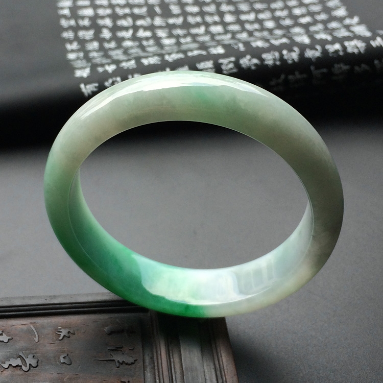 (超值推荐)糯冰种飘翠手镯(57.2mm)
