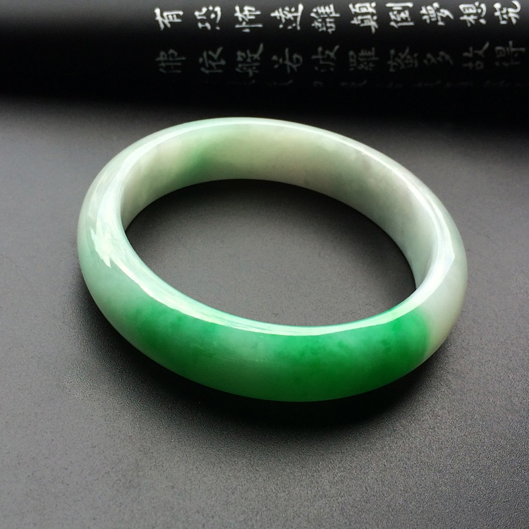 (超值推荐)糯冰种飘翠手镯(57.2mm)