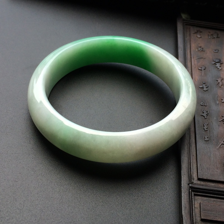 (超值推荐)糯冰种飘翠手镯(57.2mm)