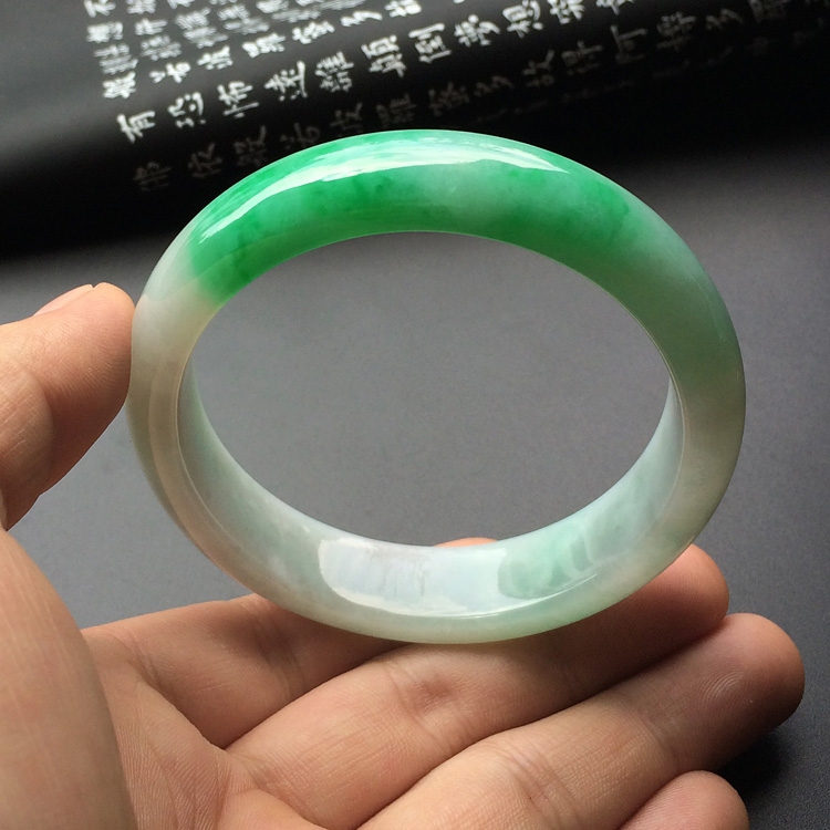 (超值推荐)糯冰种飘翠手镯(57.2mm)