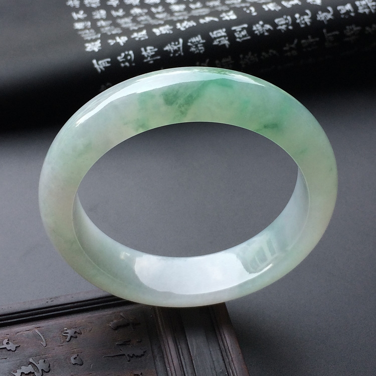 糯冰种略飘花手镯(57.3mm)