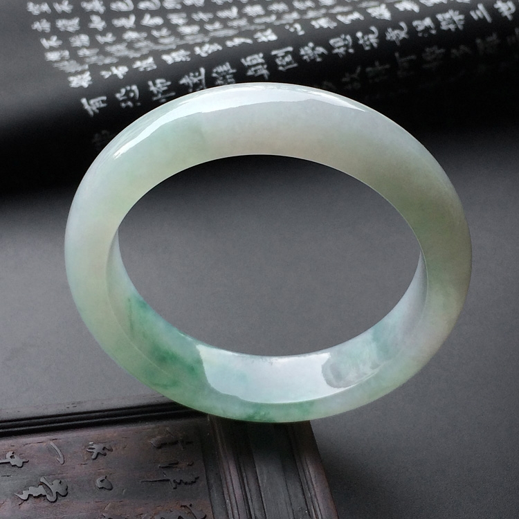 糯冰种略飘花手镯(57.3mm)