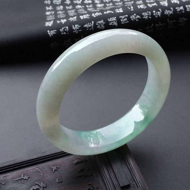 糯冰种略飘花手镯(57.3mm)