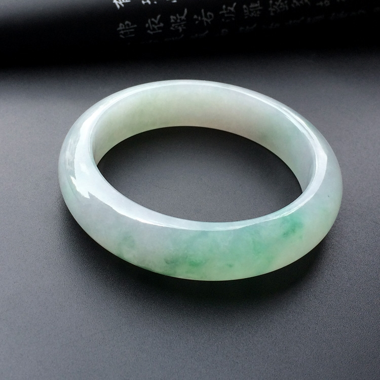 糯冰种略飘花手镯(57.3mm)