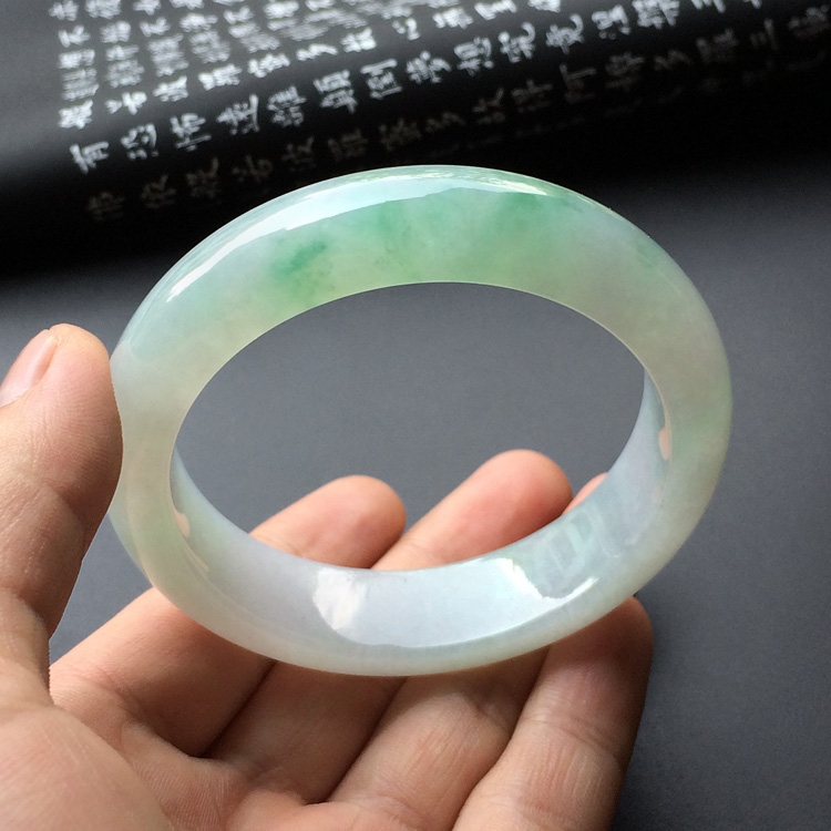 糯冰种略飘花手镯(57.3mm)