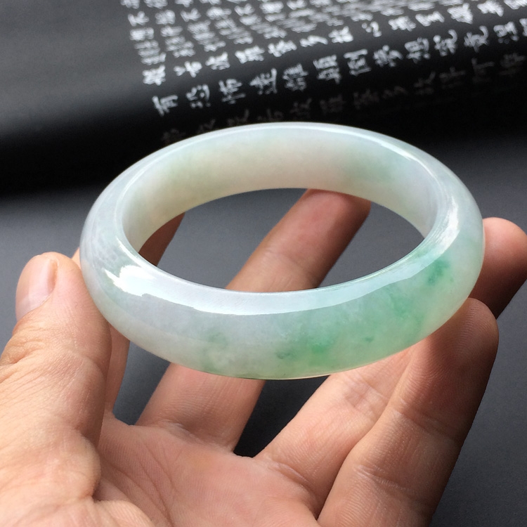 糯冰种略飘花手镯(57.3mm)