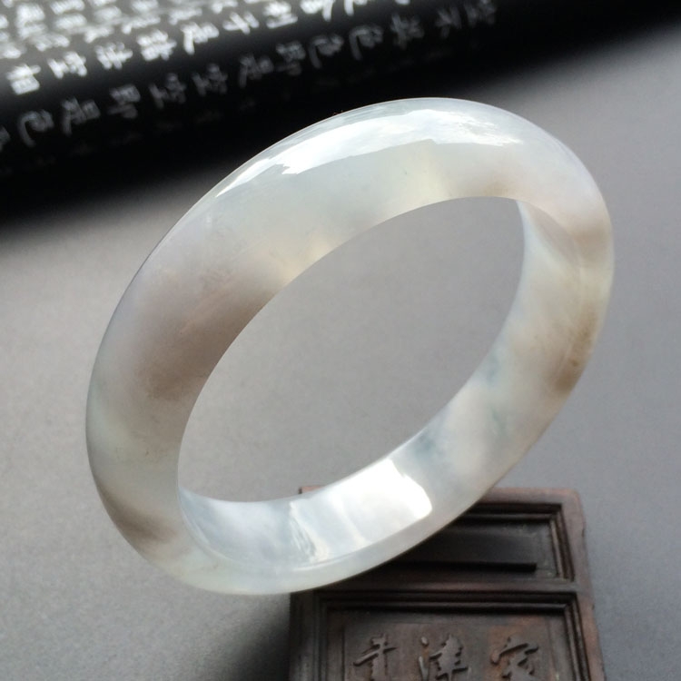 糯冰种淡晴水手镯（57.3mm）