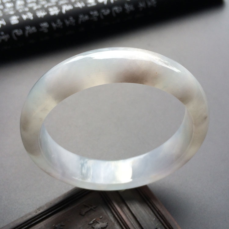 糯冰种淡晴水手镯（57.3mm）